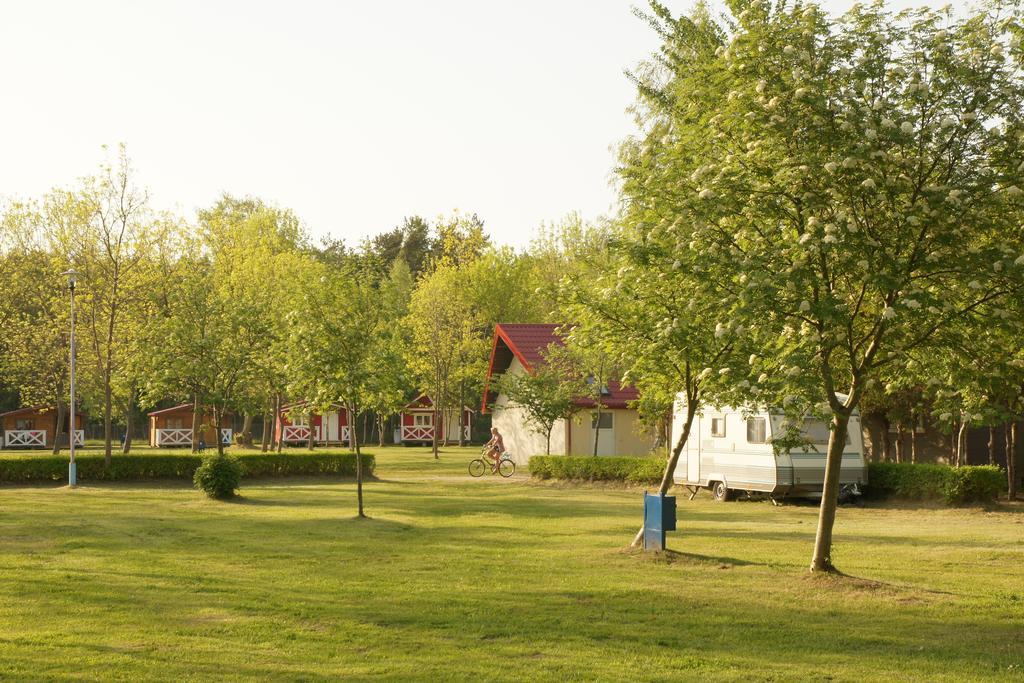 Holiday Resort & Camping Intercamp'84 Łeba Buitenkant foto